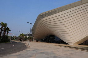 会展建筑全景摄影的高清获取与微信小程序集成指南